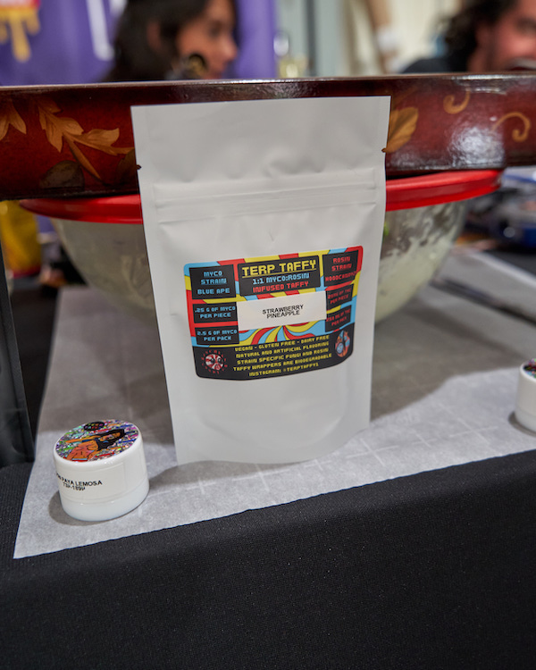 hashtek solventless extraction equipment at the smoking jacket 2023 hash rosin event